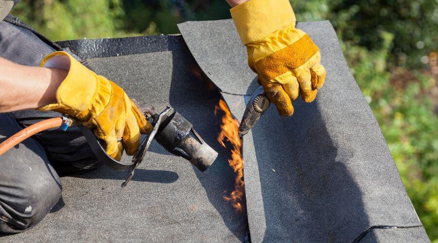 Expert new roof installation services in Elwood, KS